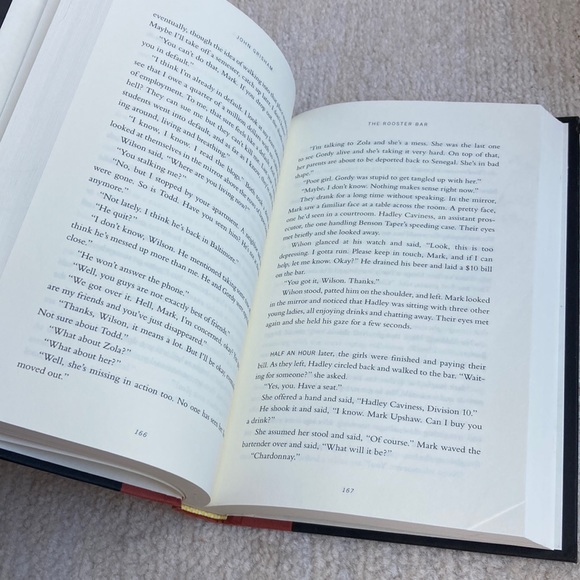 Excellent condition. The Rooster Bar by John Grisham. Hardback book. - Picture 4 of 7